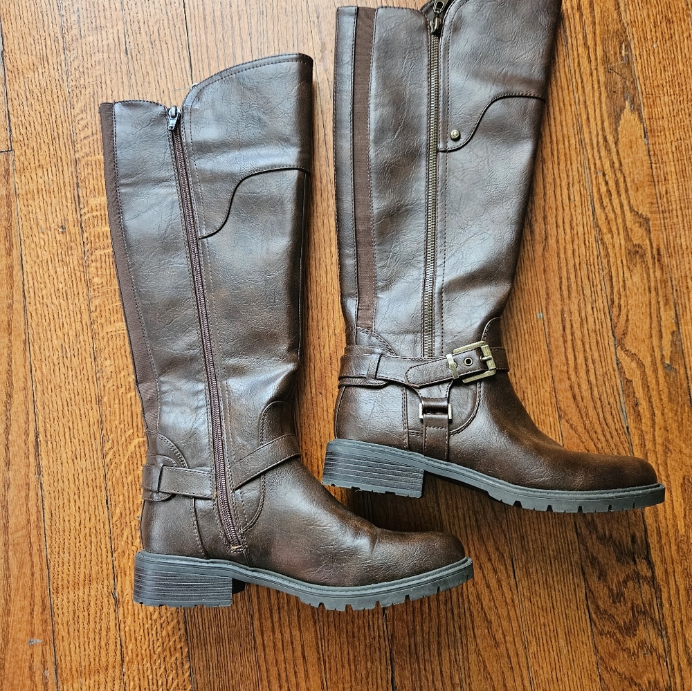 Woman's sz 8 tall brown boots